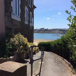 Le Dauphine Apartment